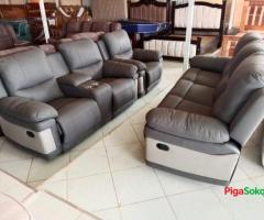 A PREMIUM PRIME 6-SEATER RECLINER BIG AND COMFY