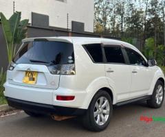 Mitsubishi Outlander 2010 model - 10