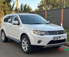 Mitsubishi Outlander 2010 model - 11