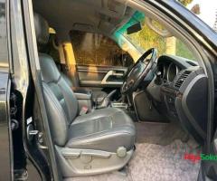 Land cruiser V8 Petrol - 8